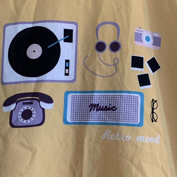 Chandail jaune/ yellow t-shirt - Picture 3 of 3